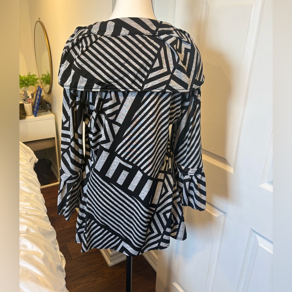Joseph Ribkoff Geometric Button Front Tunic Top Size 8 - Picture 6 of 7